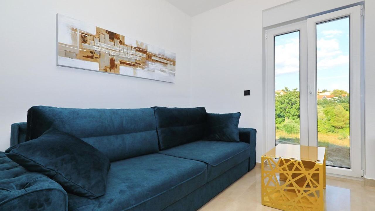Adastra Apartments Maslenica Eksteriør bilde