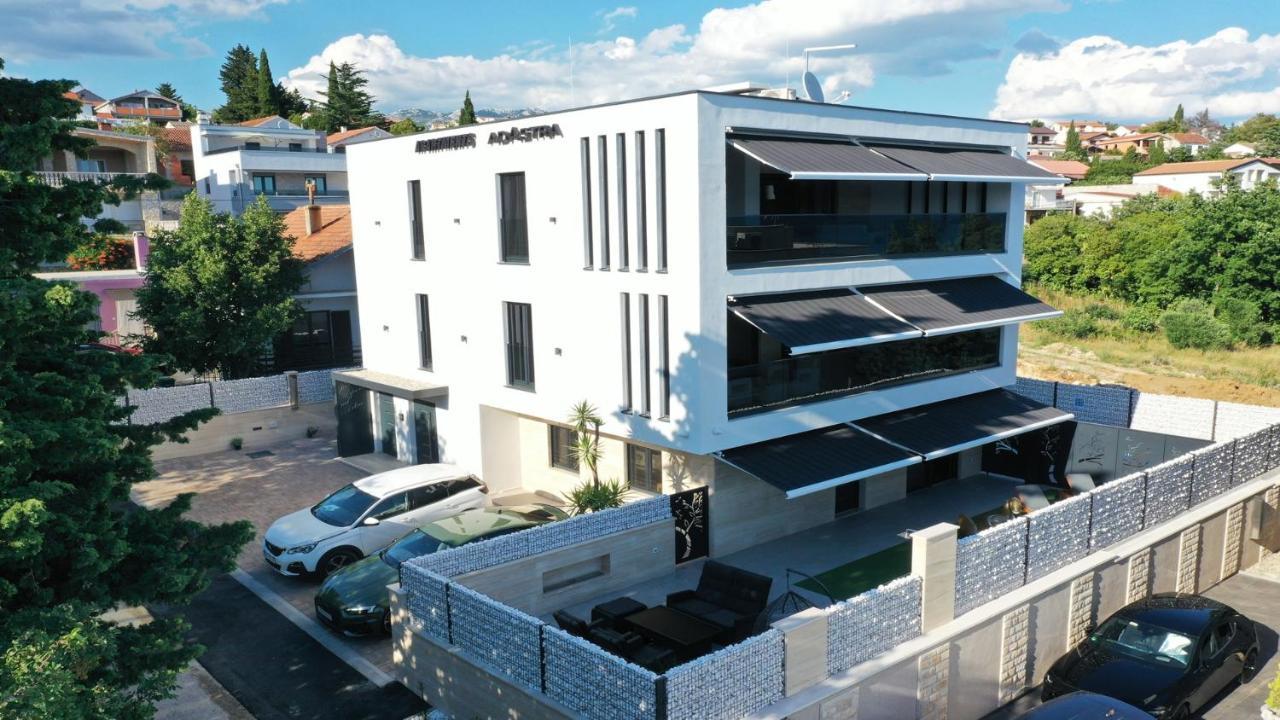 Adastra Apartments Maslenica Eksteriør bilde