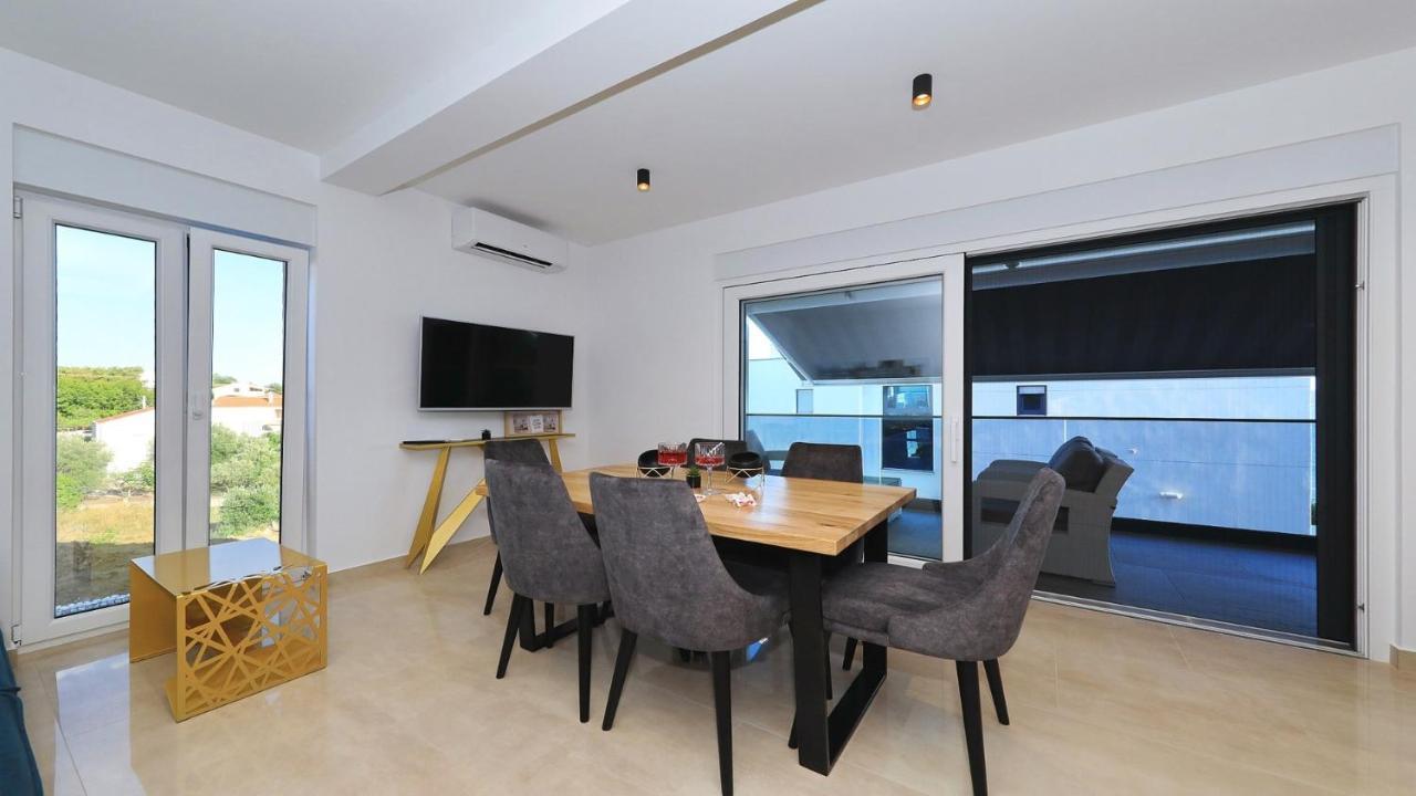 Adastra Apartments Maslenica Eksteriør bilde