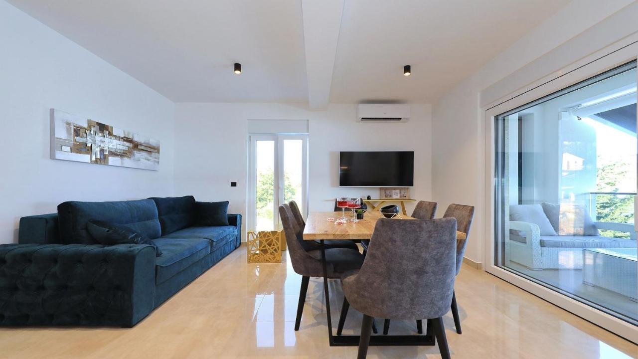 Adastra Apartments Maslenica Eksteriør bilde