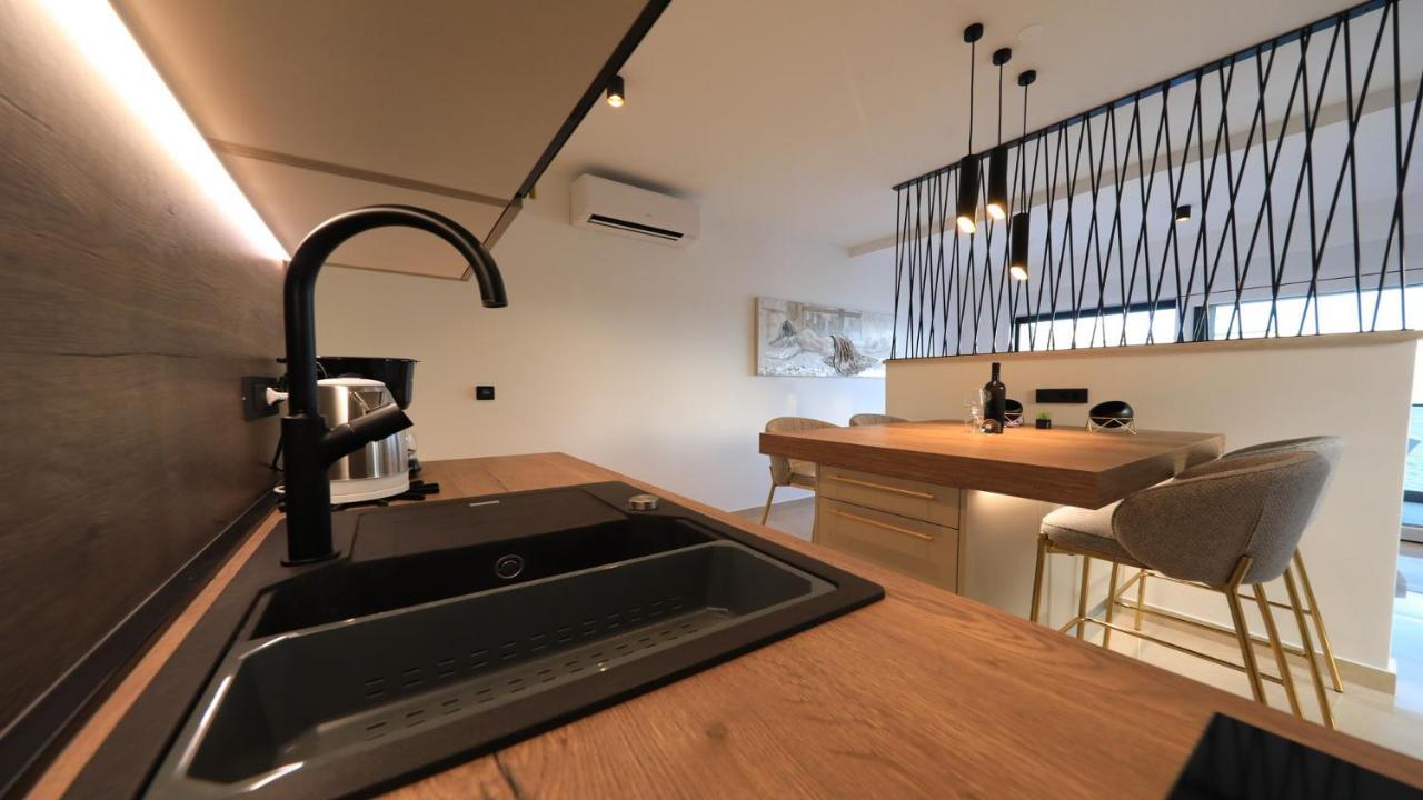 Adastra Apartments Maslenica Eksteriør bilde