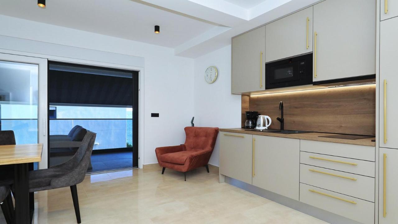 Adastra Apartments Maslenica Eksteriør bilde