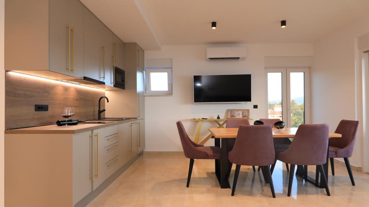 Adastra Apartments Maslenica Eksteriør bilde