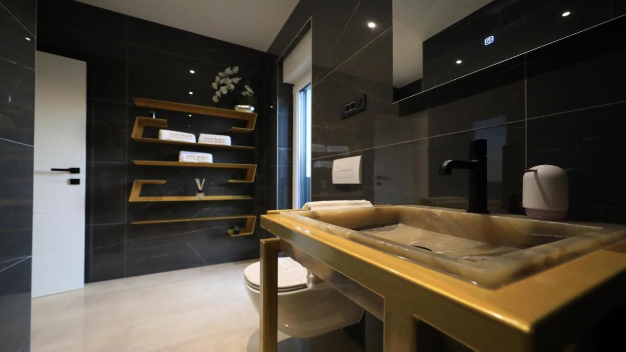 Adastra Apartments Maslenica Eksteriør bilde