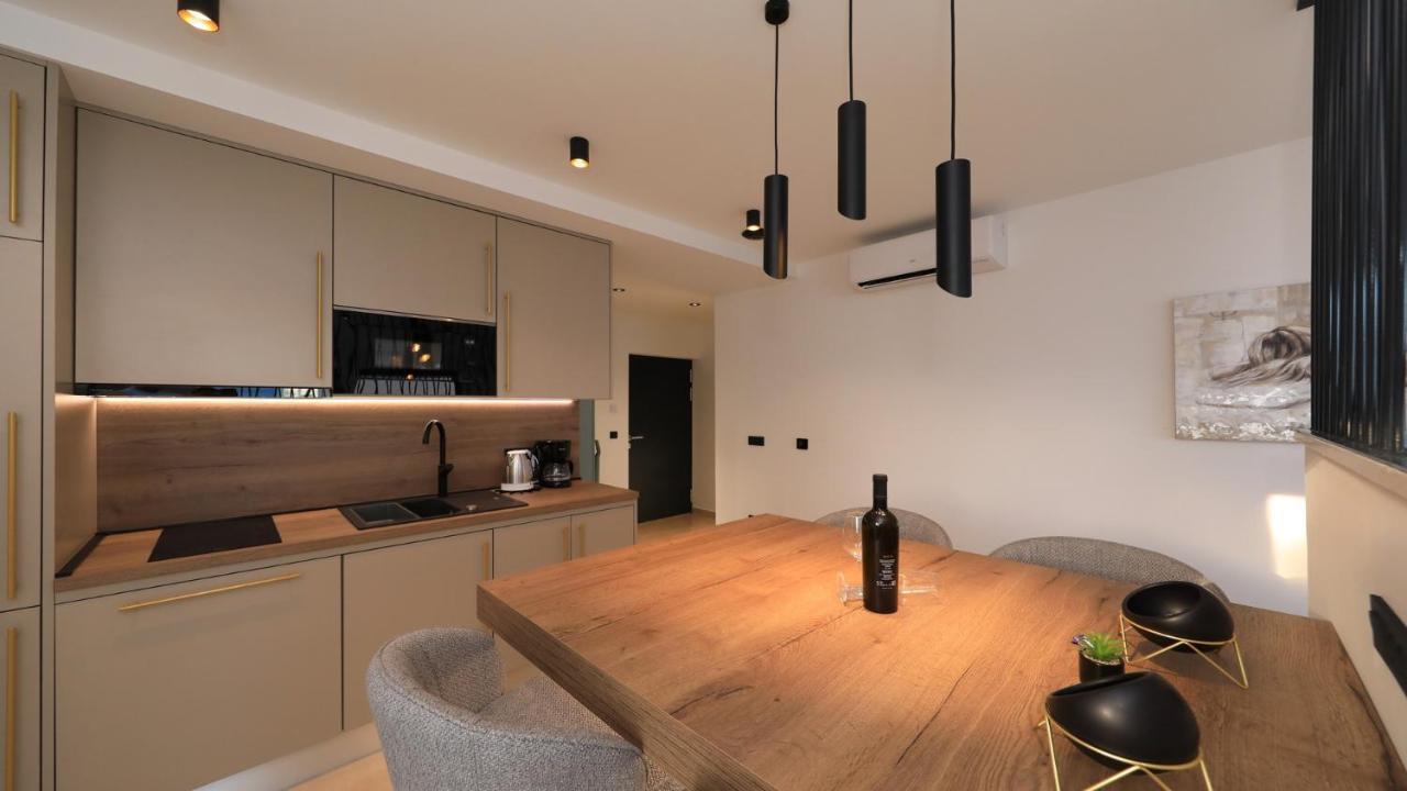 Adastra Apartments Maslenica Eksteriør bilde