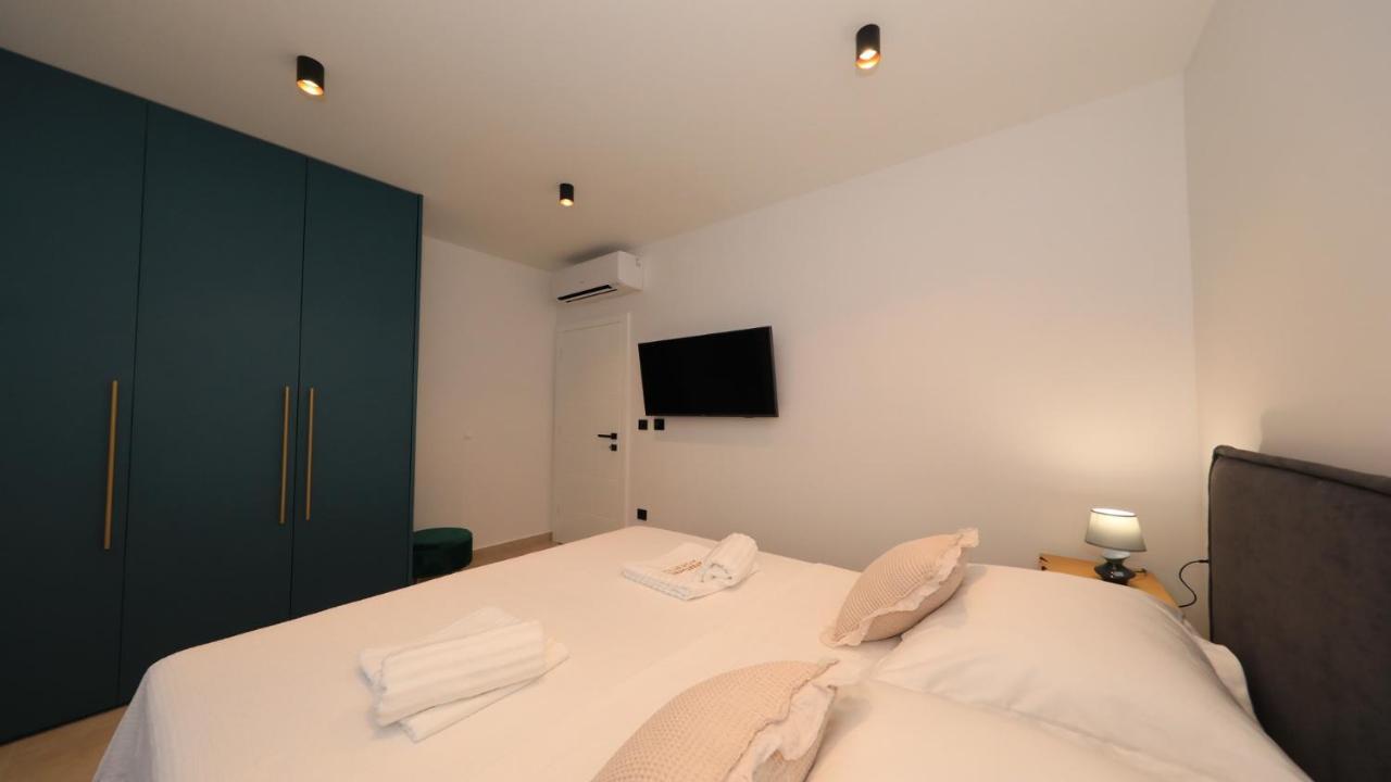 Adastra Apartments Maslenica Eksteriør bilde