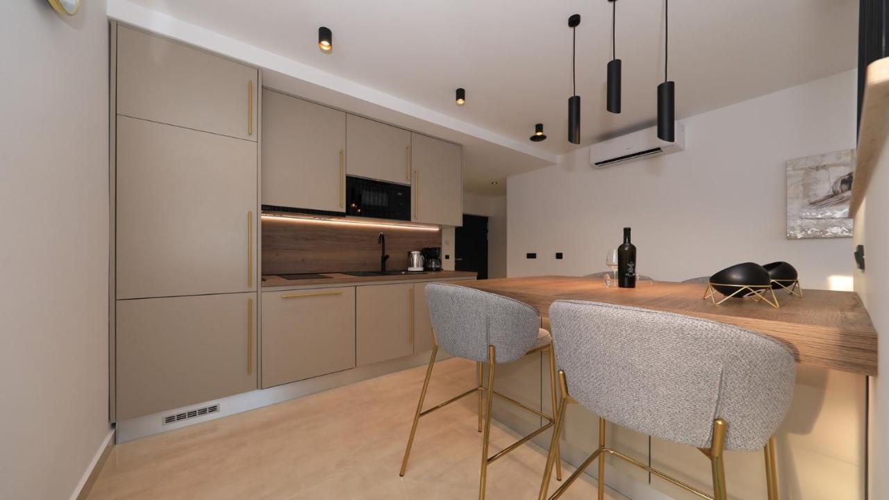 Adastra Apartments Maslenica Eksteriør bilde
