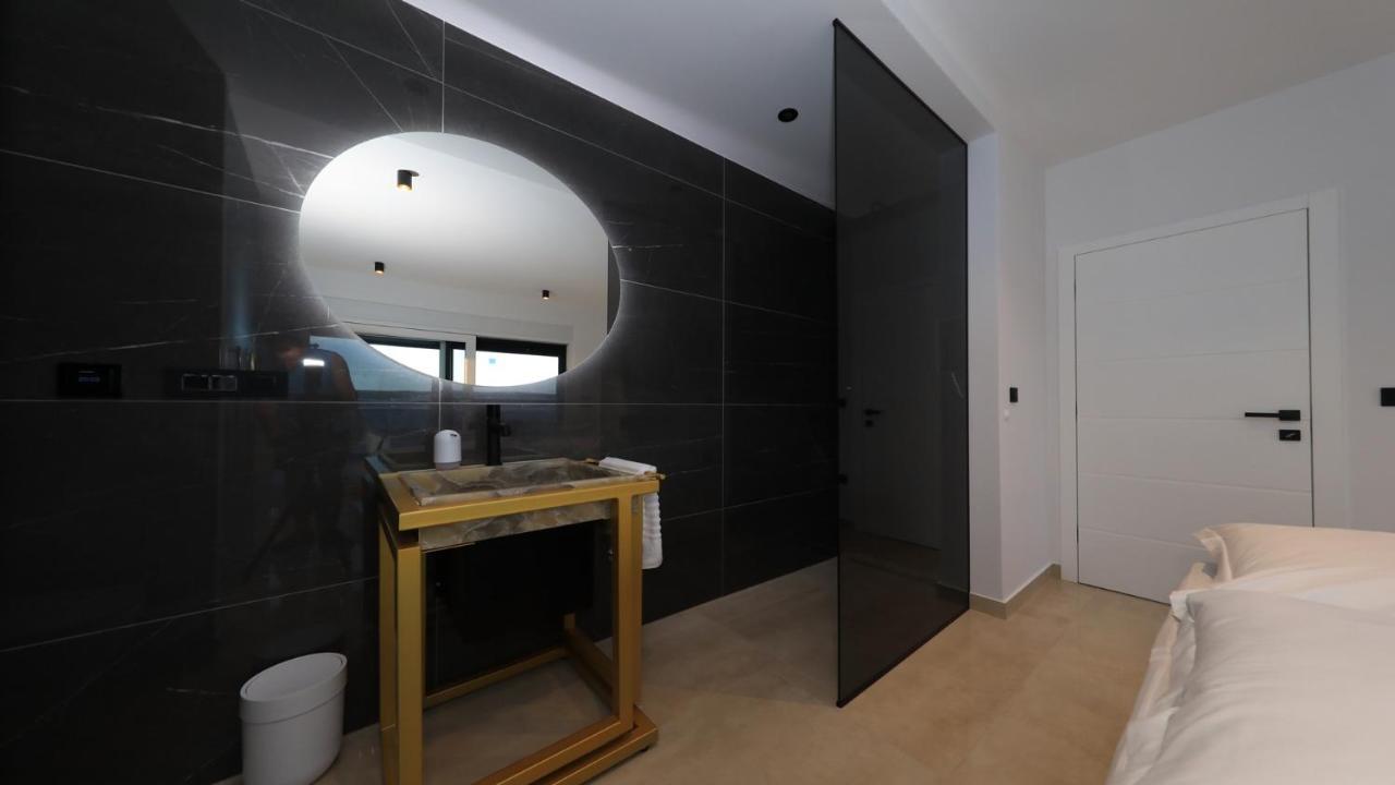 Adastra Apartments Maslenica Eksteriør bilde