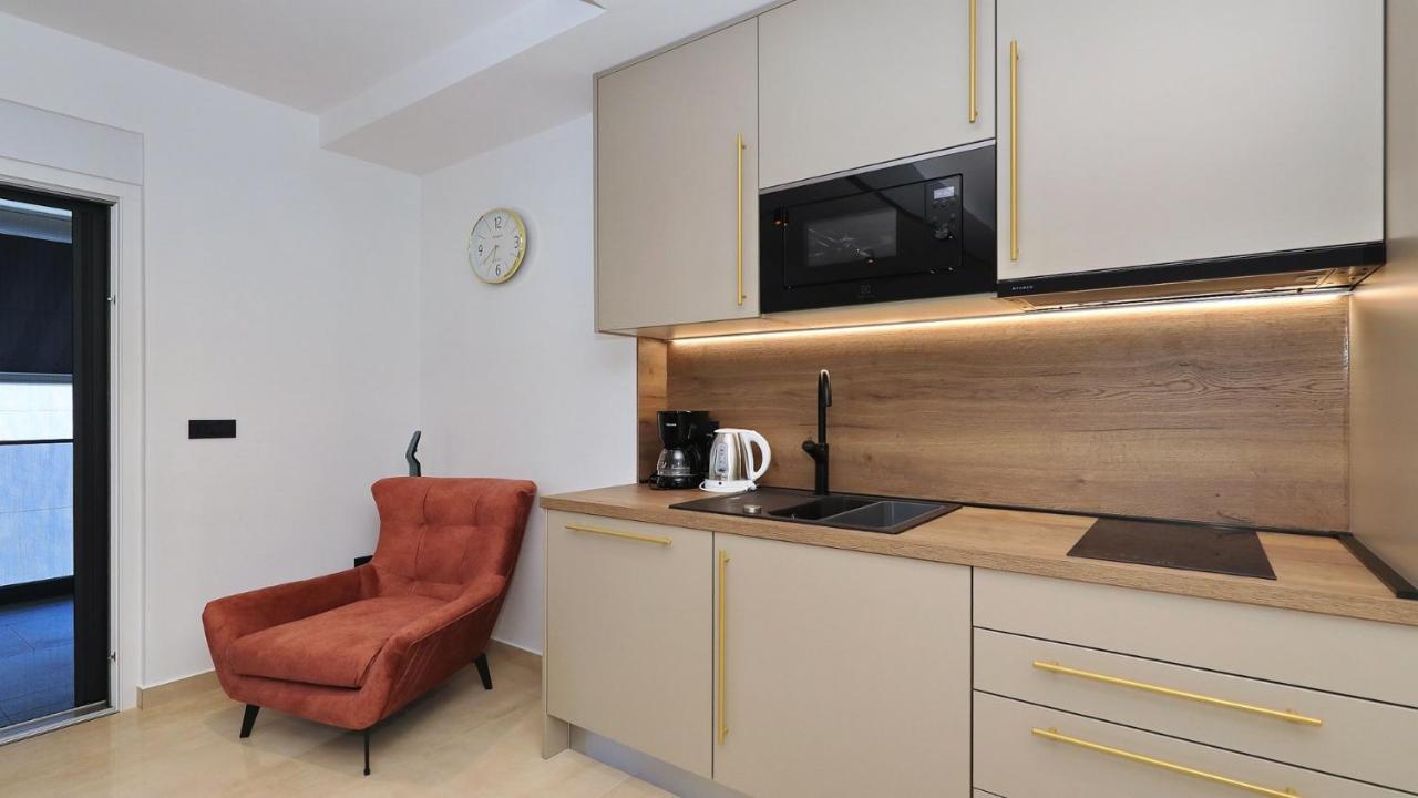 Adastra Apartments Maslenica Eksteriør bilde