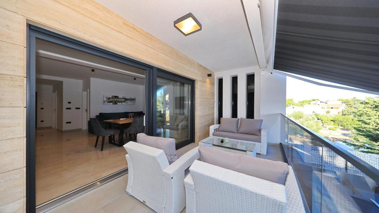 Adastra Apartments Maslenica Eksteriør bilde