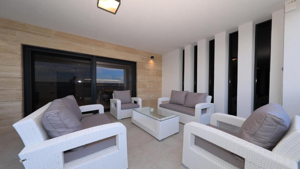 Adastra Apartments Maslenica Eksteriør bilde
